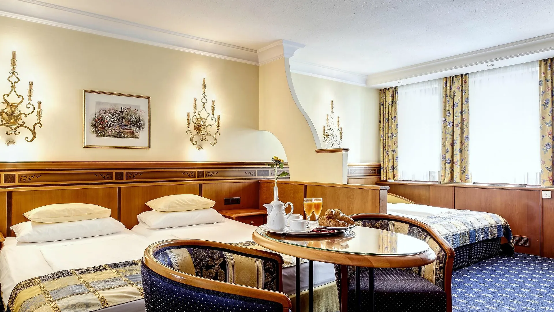 Hotel Mondschein Innsbruck 4*,