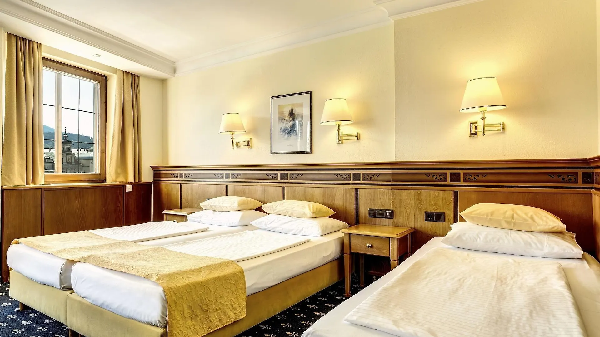 Hotel Mondschein Innsbruck 4*,