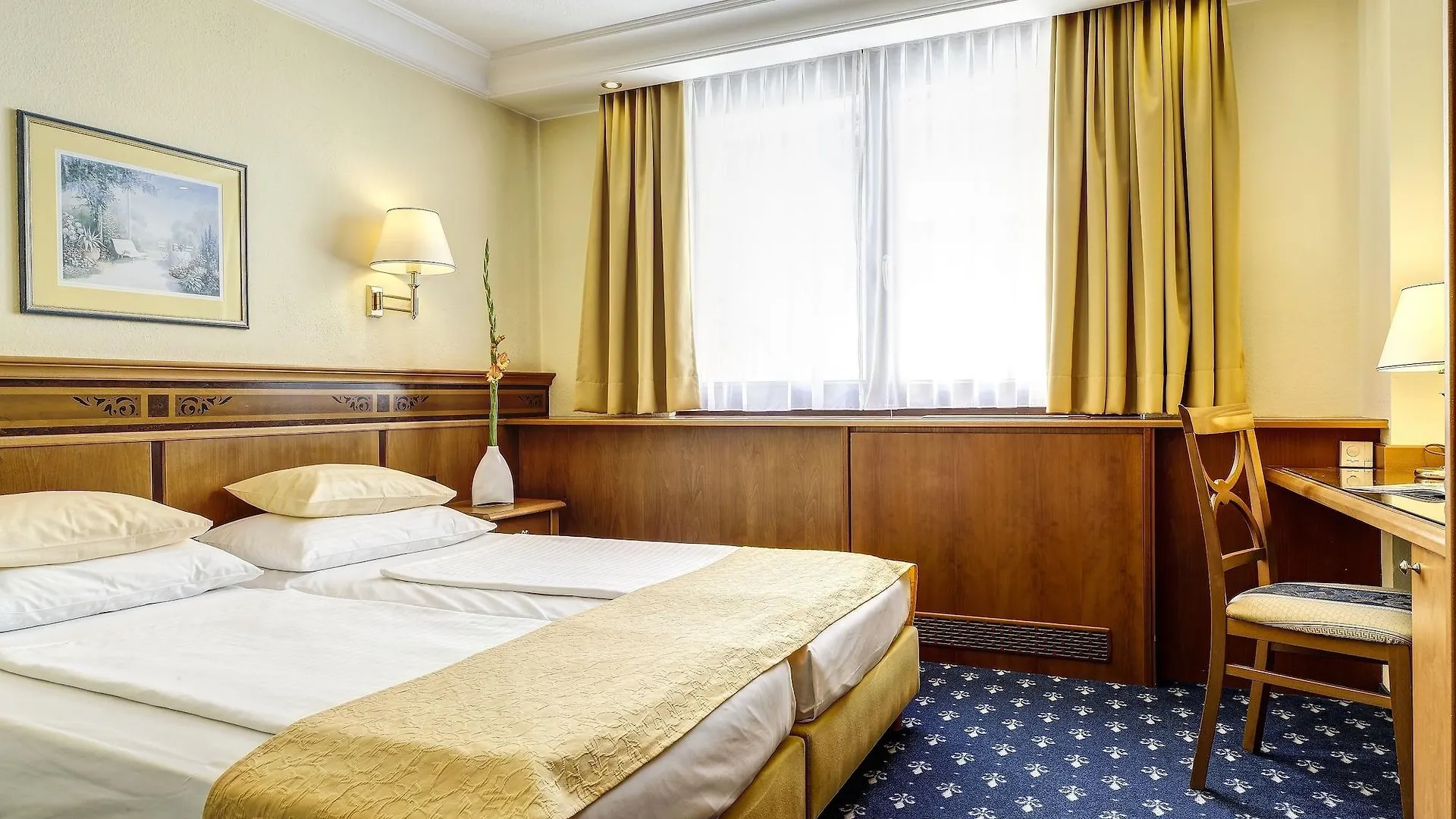 ****  Hotel Mondschein Innsbruck Austria