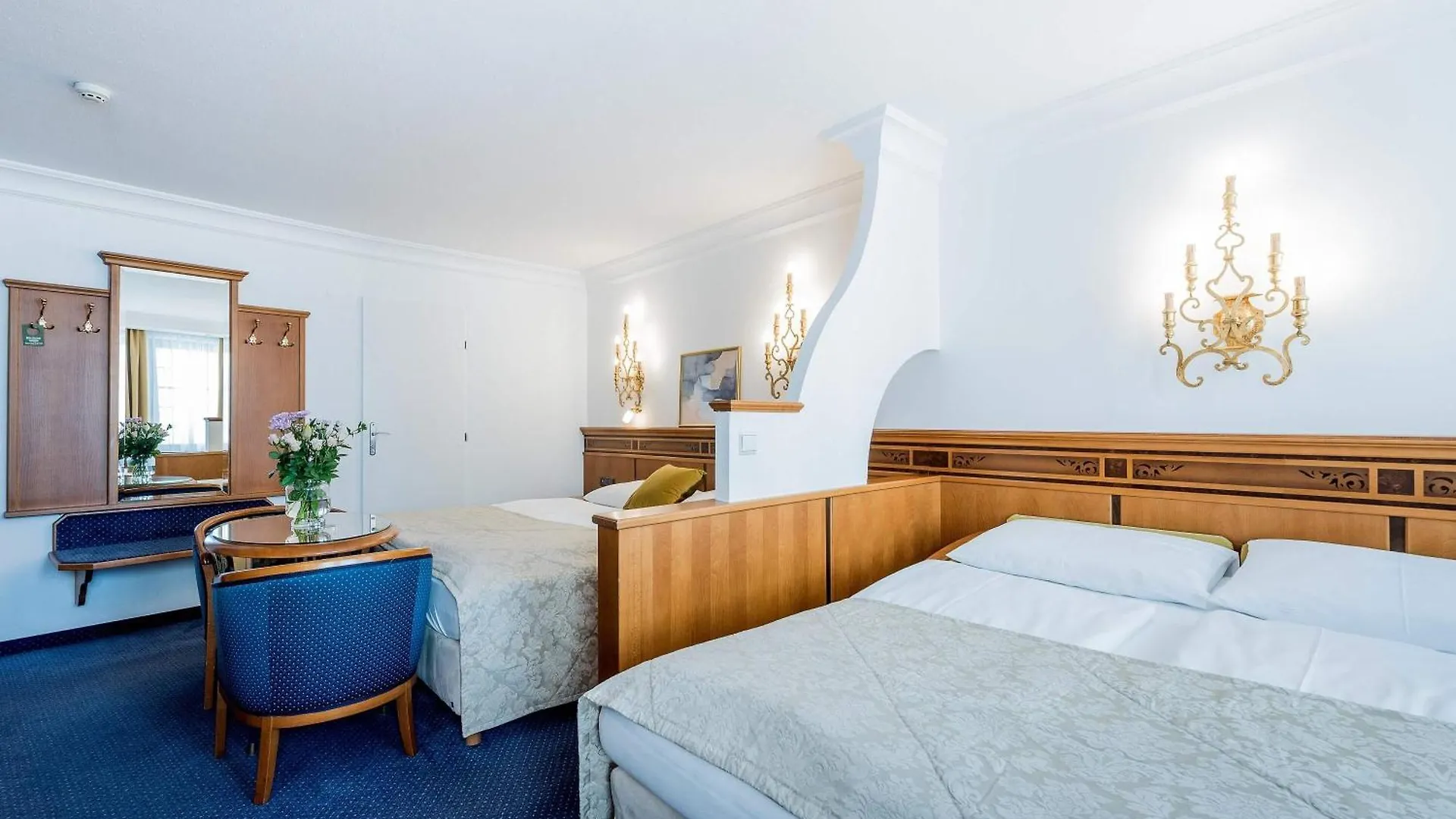 Hotel Mondschein Innsbruck 4*,