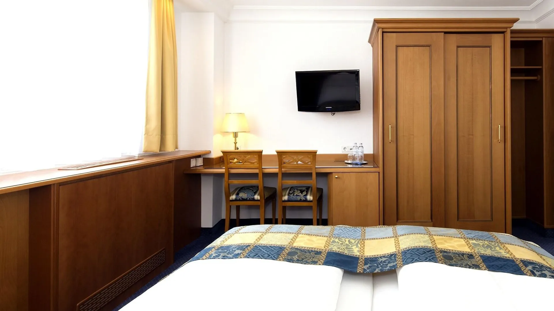 Hotel Mondschein Инсбрук
